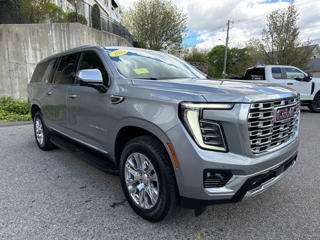 Used 2025 GMC Yukon XL Denali AWD/4WD image 8