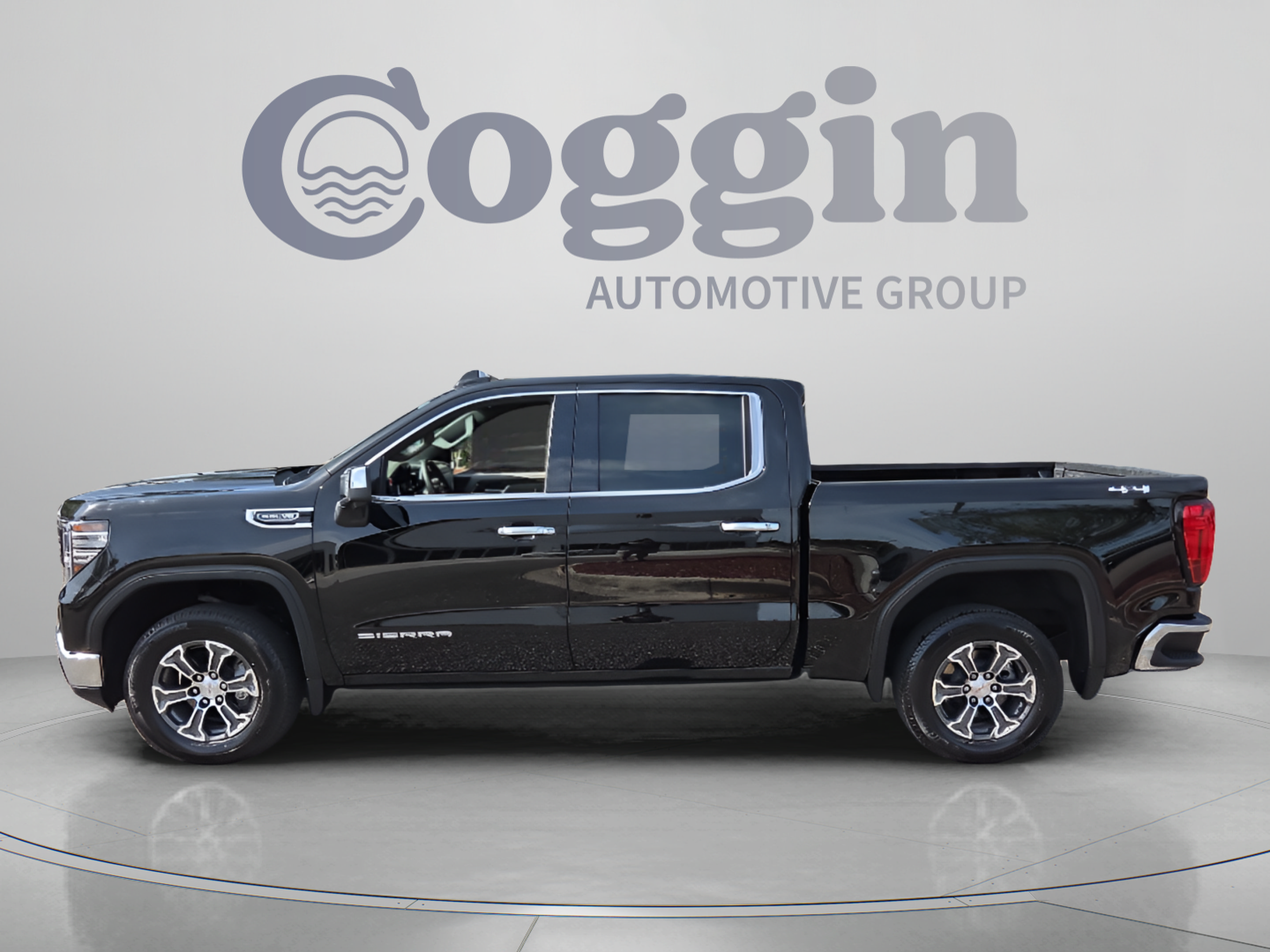 Used 2026 GMC Sierra 1500 SLT AWD/4WD image 2