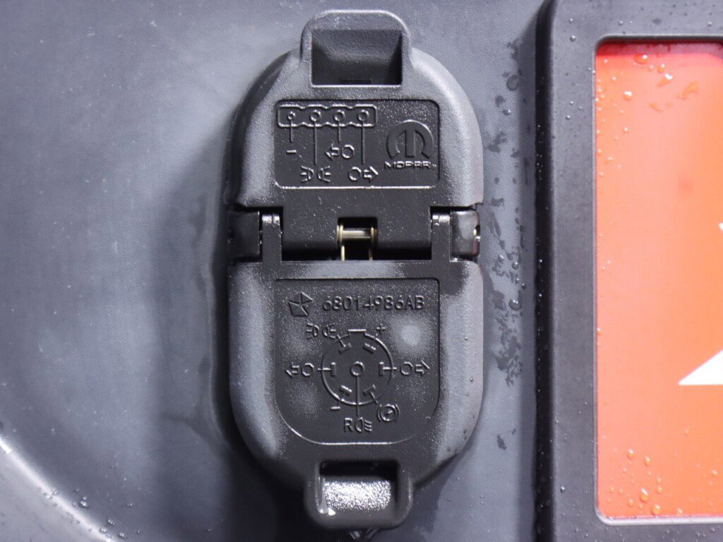 Used 2020 Jeep Gladiator Rubicon AWD/4WD image 36