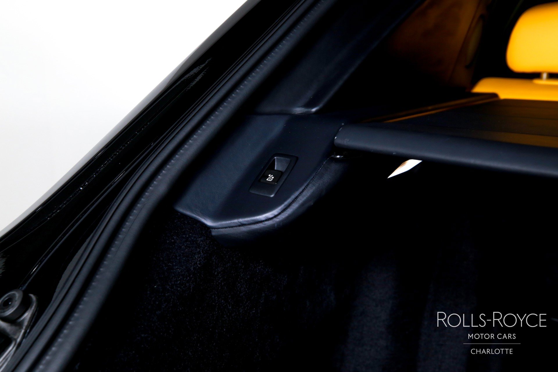 Used 2022 Rolls-Royce Cullinan image 25