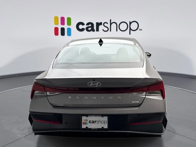 Used 2024 Hyundai Elantra Limited image 4
