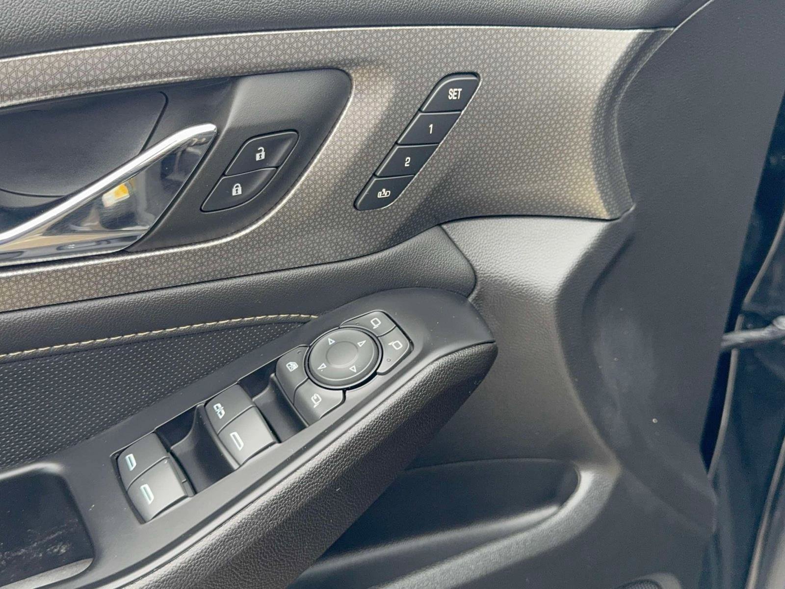 Used 2023 Chevrolet Traverse Premier AWD/4WD image 16