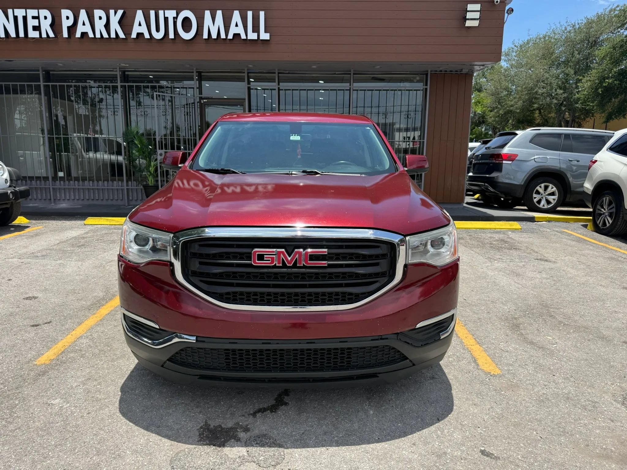 Used 2017 GMC Acadia SLE FWD image 2