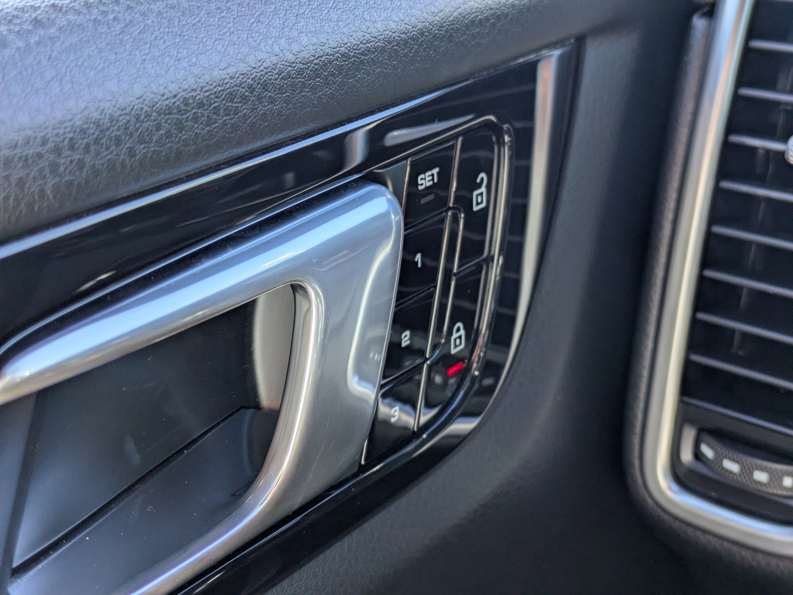 Used 2020 Porsche Cayenne image 28