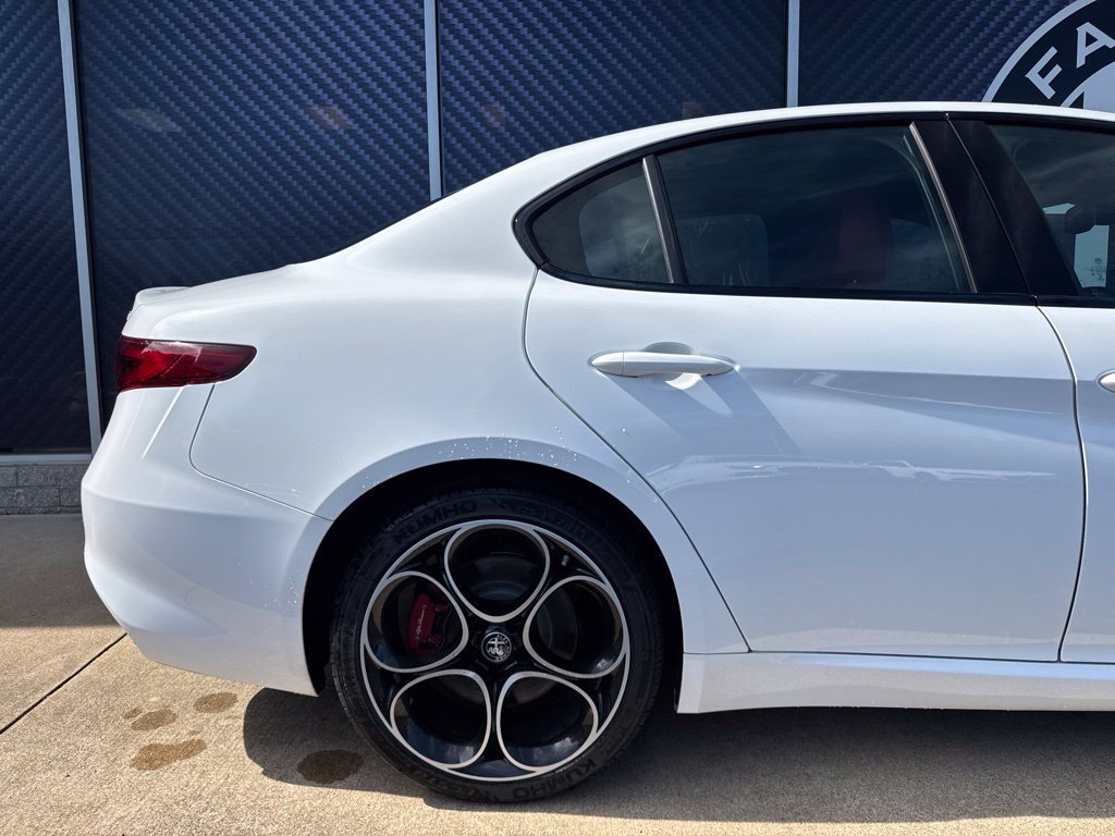 Used 2022 Alfa Romeo Giulia Veloce AWD/4WD image 5