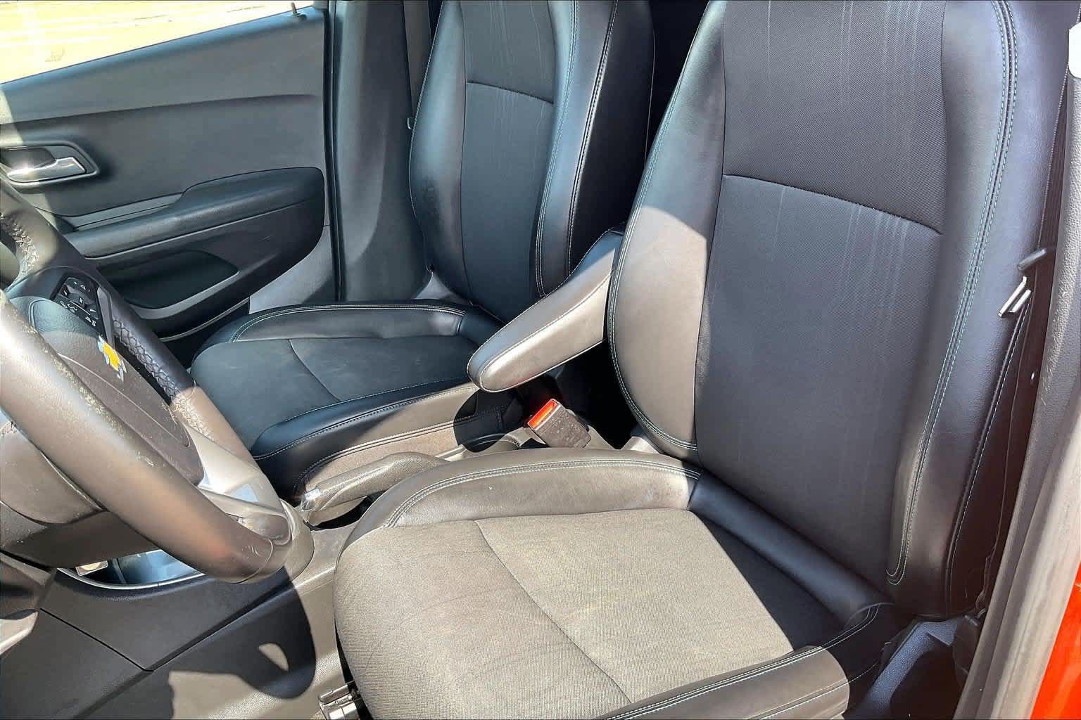 Used 2015 Chevrolet Trax LT w/ LT Sun and Sound Package FWD image 10