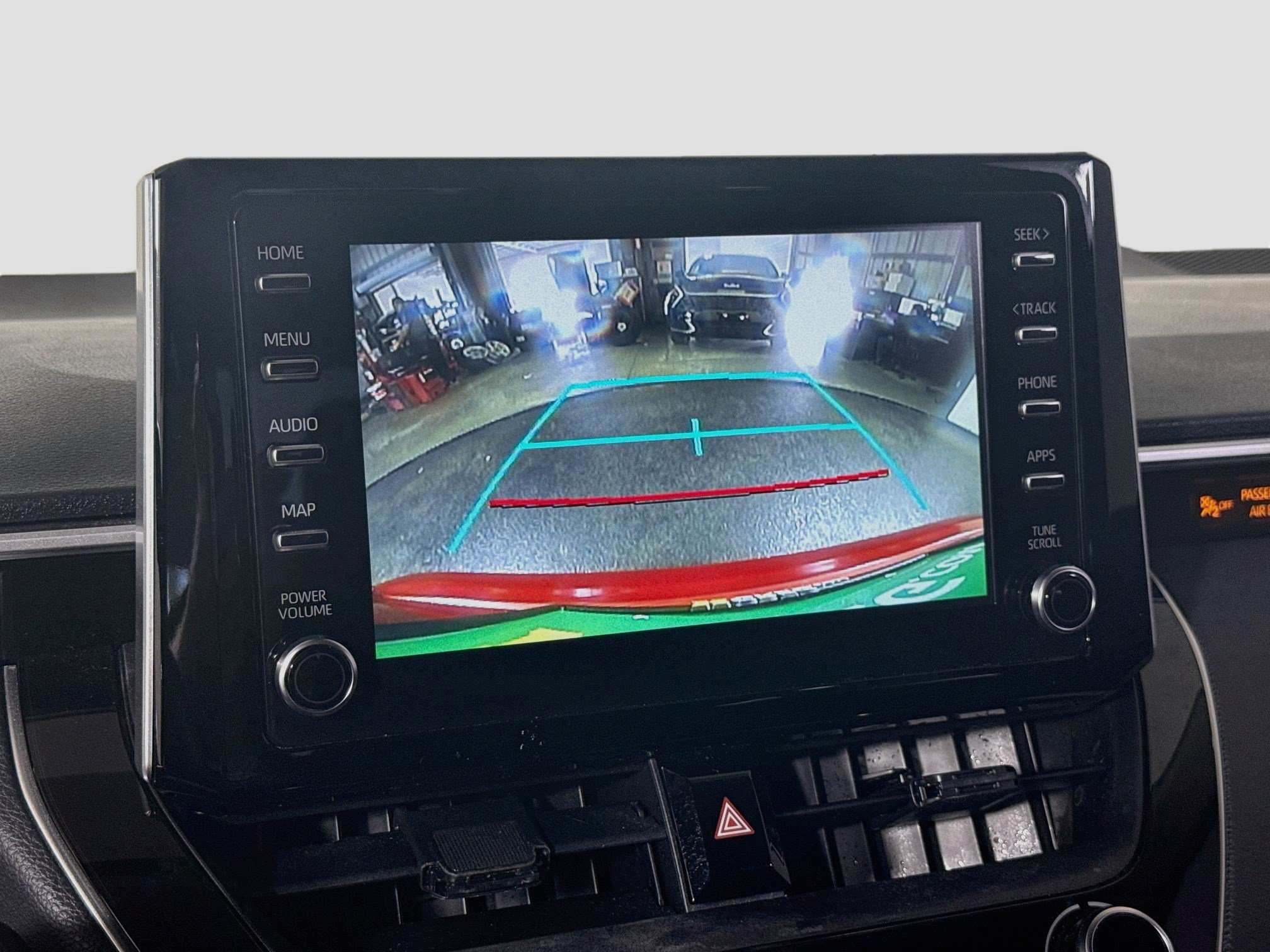 Used 2020 Toyota Corolla LE FWD image 19