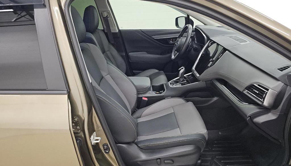 Used 2023 Subaru Outback Onyx Edition XT AWD/4WD image 9