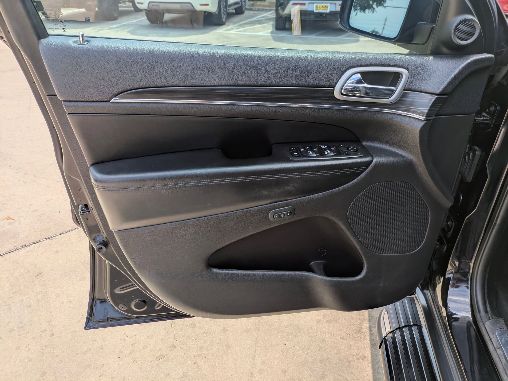 Used 2019 Jeep Grand Cherokee Limited image 12