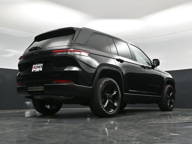 Used 2023 Jeep Grand Cherokee Limited w/ Black Appearance Package AWD/4WD image 58