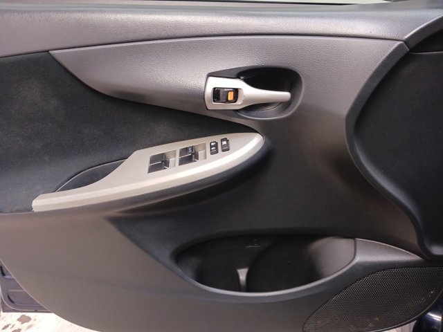 Used 2012 Toyota Corolla S image 25