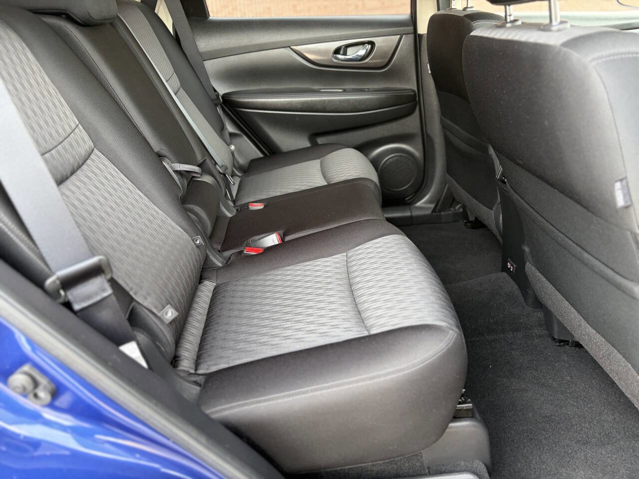 Used 2019 Nissan Rogue SV w/ Premium Package image 16