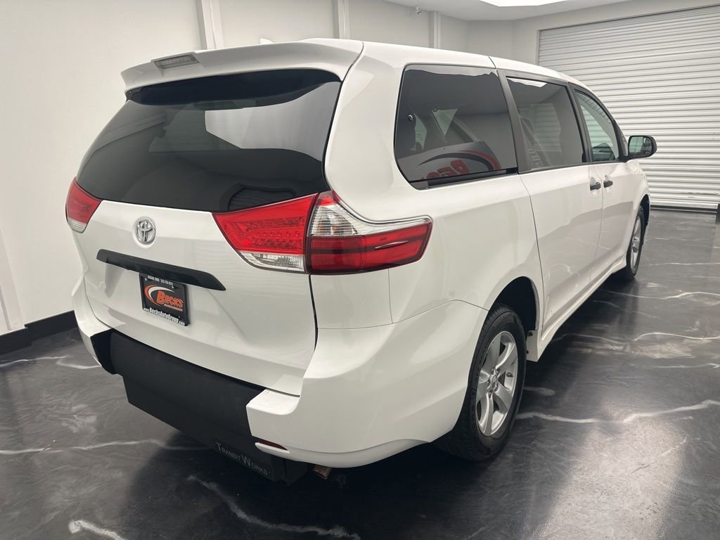 Used 2019 Toyota Sienna L image 5