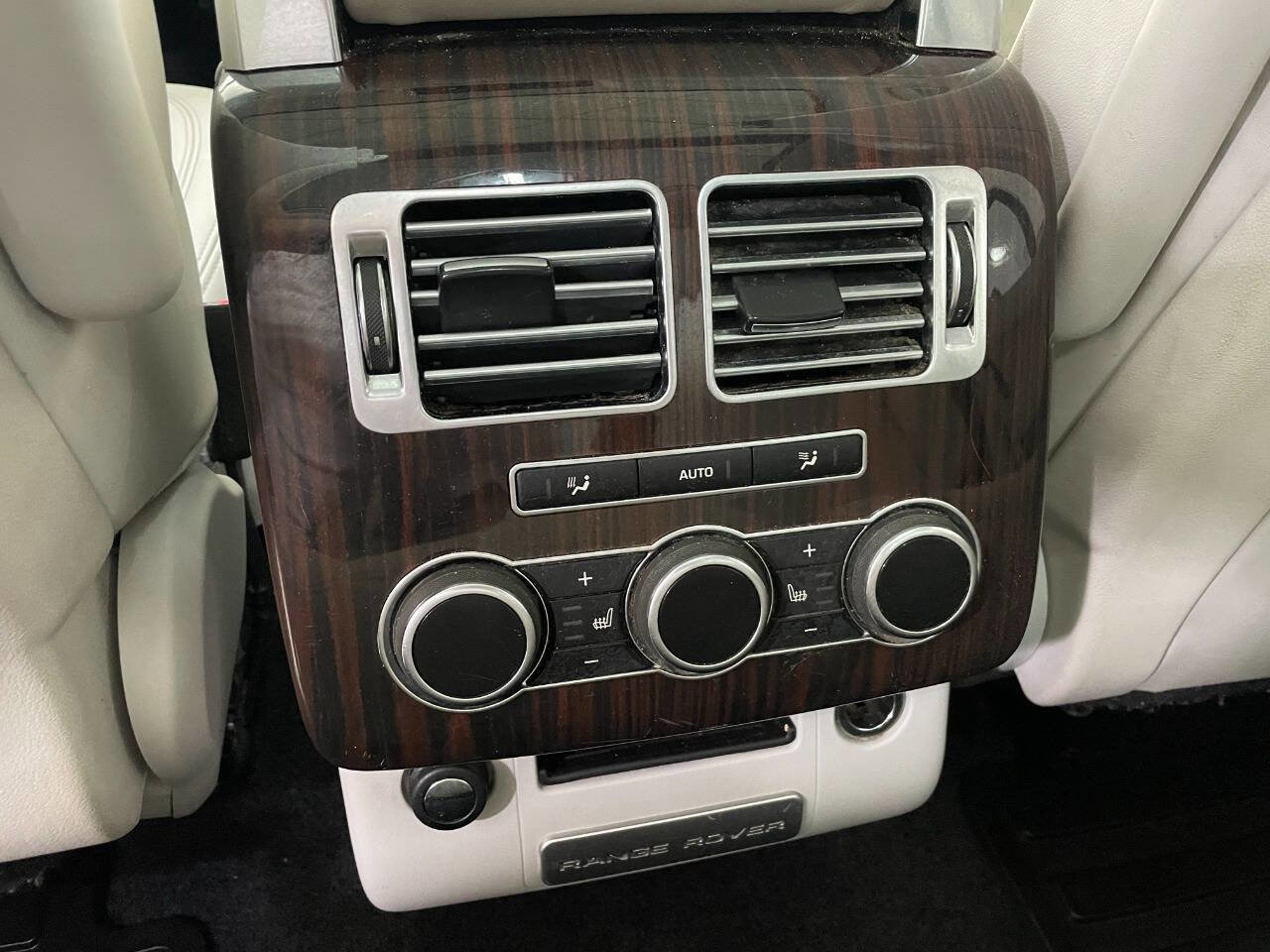 Used 2015 Land Rover Range Rover HSE image 22