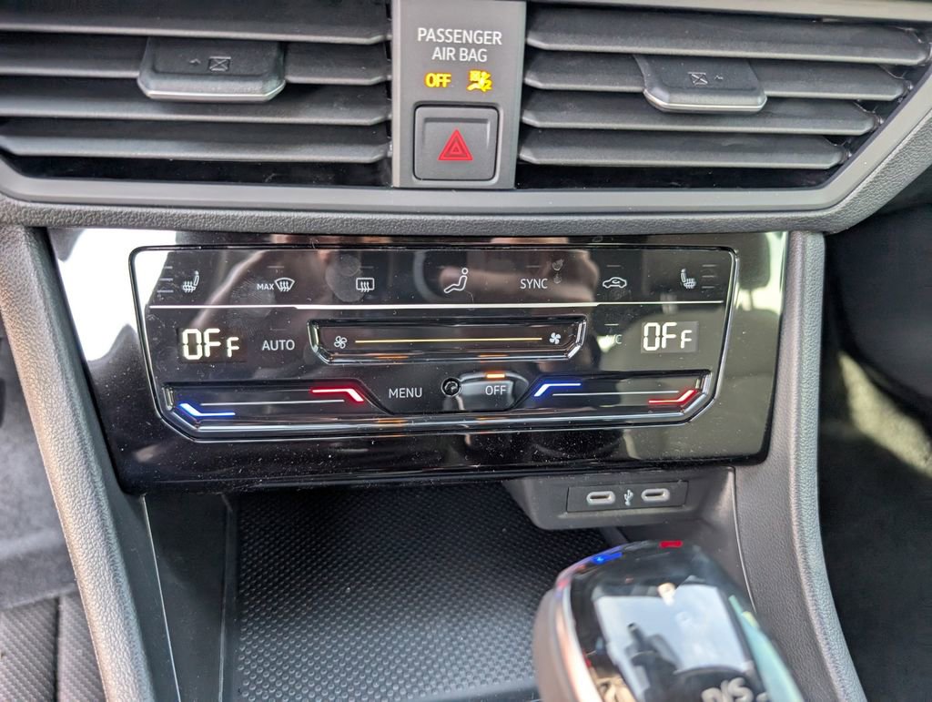 Used 2025 Volkswagen Jetta Sport image 12