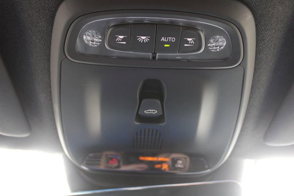 Used 2021 Volvo XC40 T5 R-Design image 46