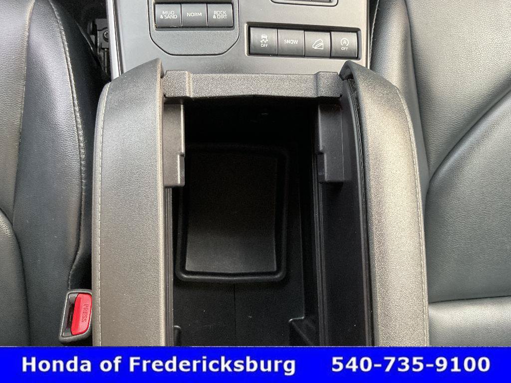 Used 2021 Toyota Highlander XLE AWD/4WD image 36