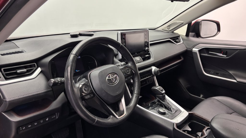 Used 2019 Toyota RAV4 Limited w/ Advanced Technology Package AWD/4WD image 14