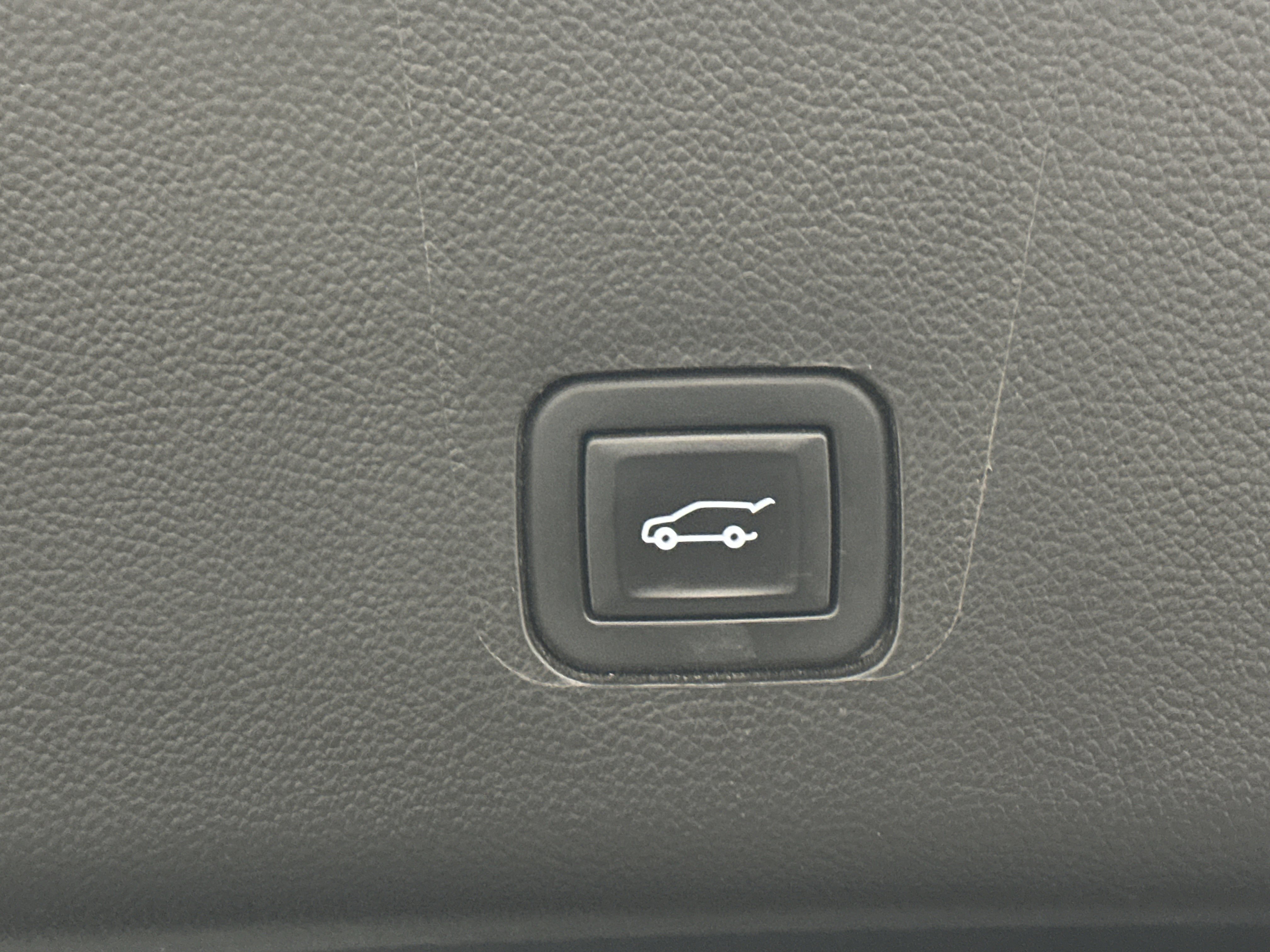 Used 2020 Chevrolet Traverse High Country image 16