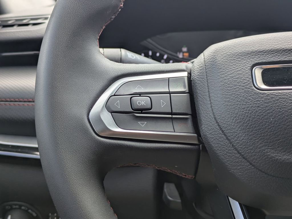 Used 2025 Jeep Compass Trailhawk AWD/4WD image 22