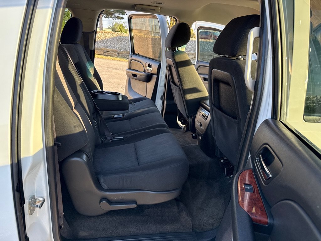 Used 2014 Chevrolet Suburban LS RWD image 12
