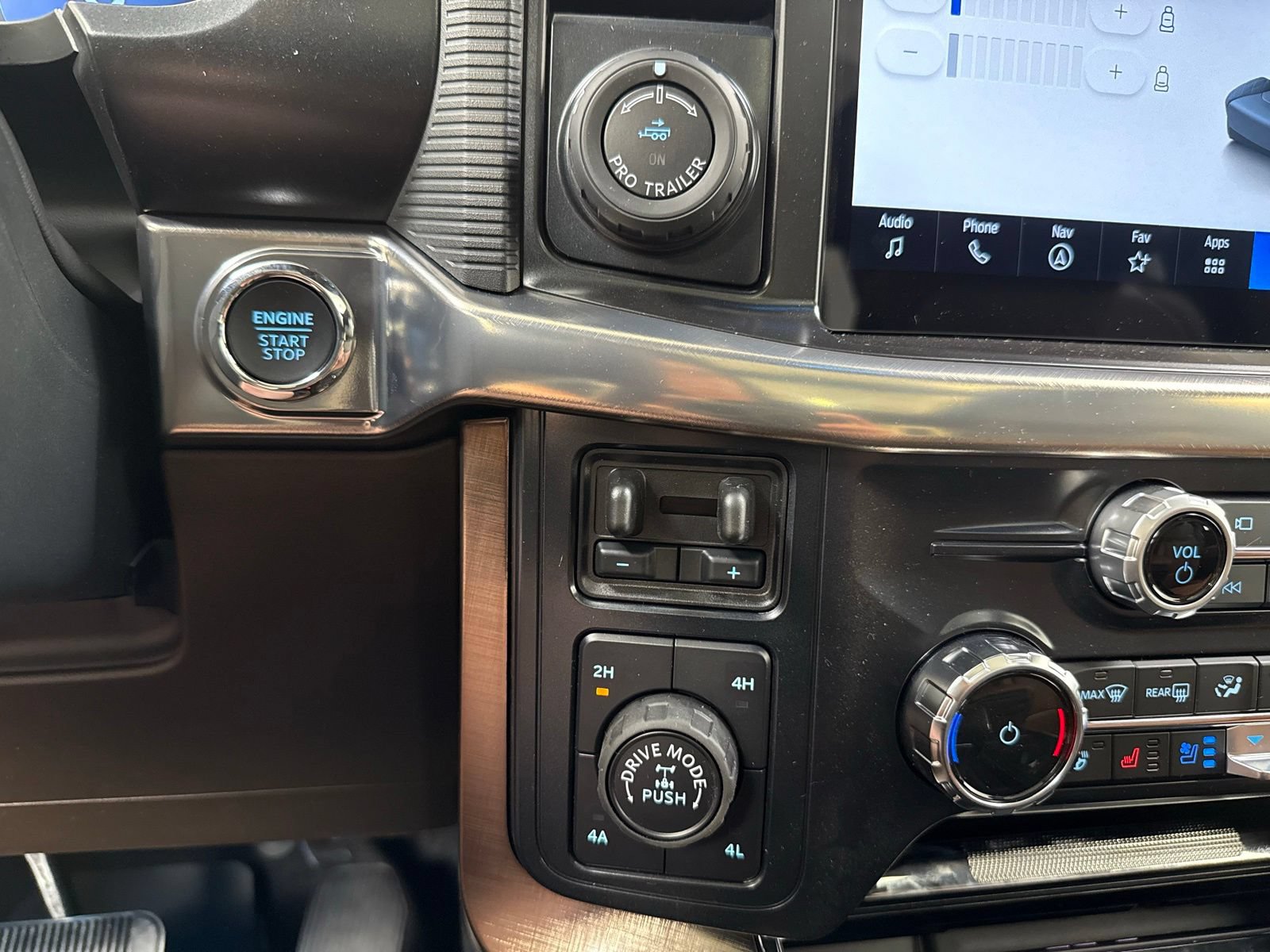New 2026 Ford F150 King Ranch w/ Equipment Group 601A High AWD/4WD image 22