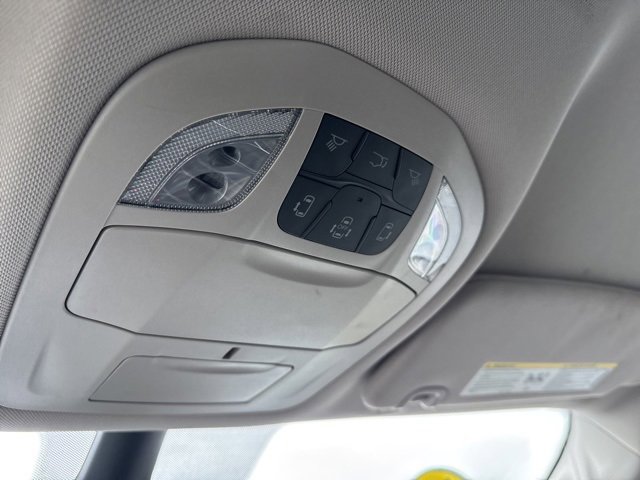 Used 2024 Chrysler Pacifica Select image 17