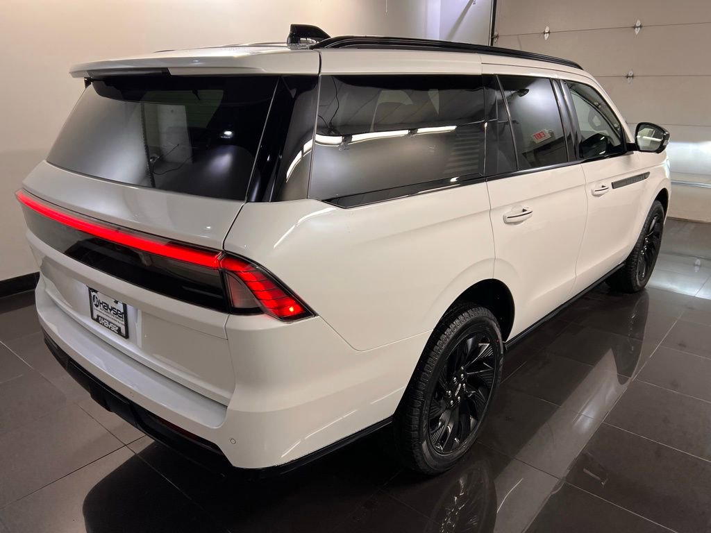 Used 2025 Lincoln Navigator Reserve w/ Jet Appearance Package image 6