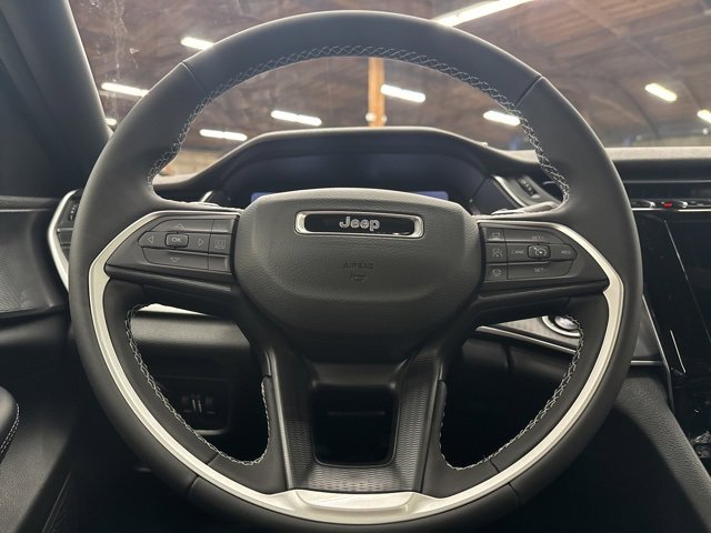 New 2025 Jeep Grand Cherokee L Laredo image 17