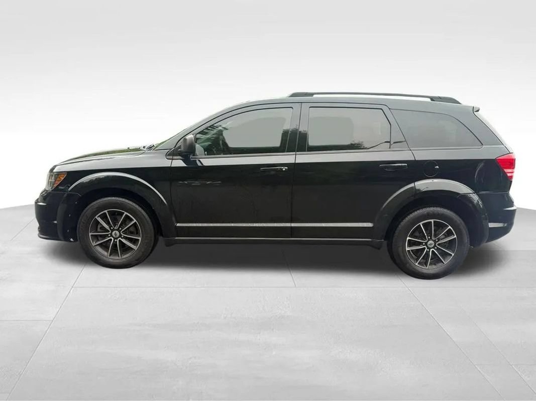 Used 2018 Dodge Journey SE w/ Connectivity Group FWD image 4