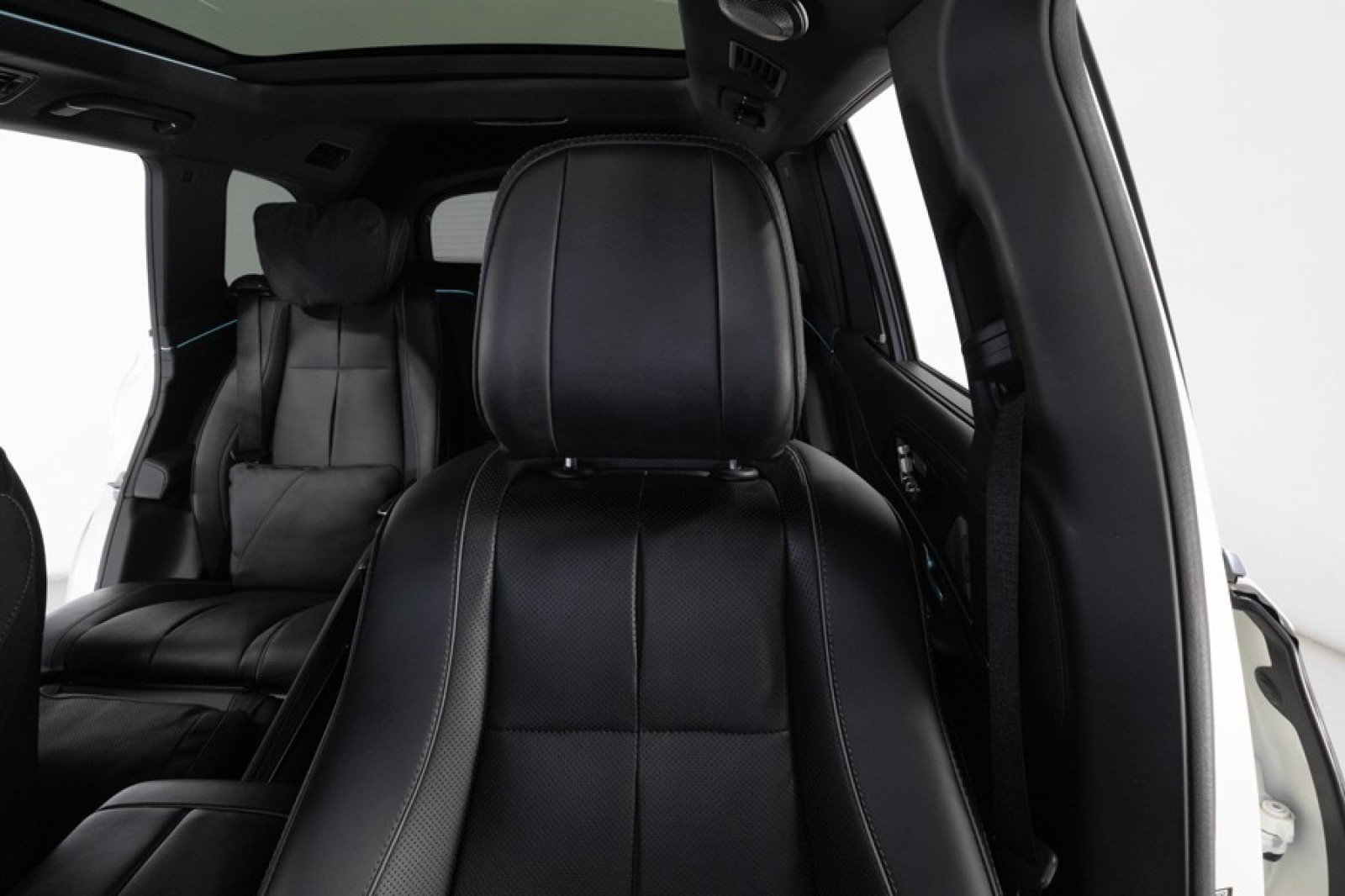 Used 2023 Mercedes-Benz Maybach GLS 600 4MATIC image 4