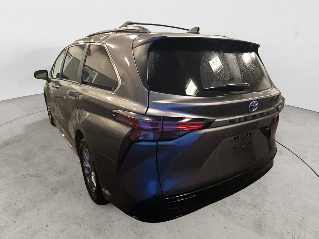 Used 2021 Toyota Sienna XLE w/ XLE Plus Package FWD image 3