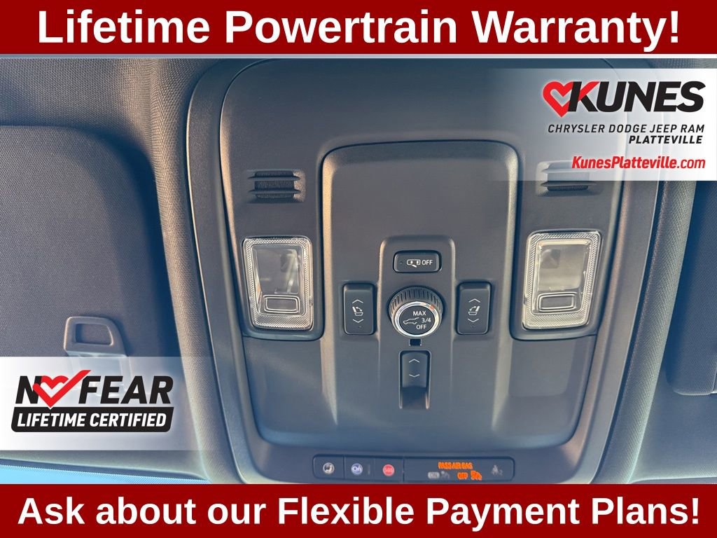 Used 2025 GMC Yukon XL Denali AWD/4WD image 33