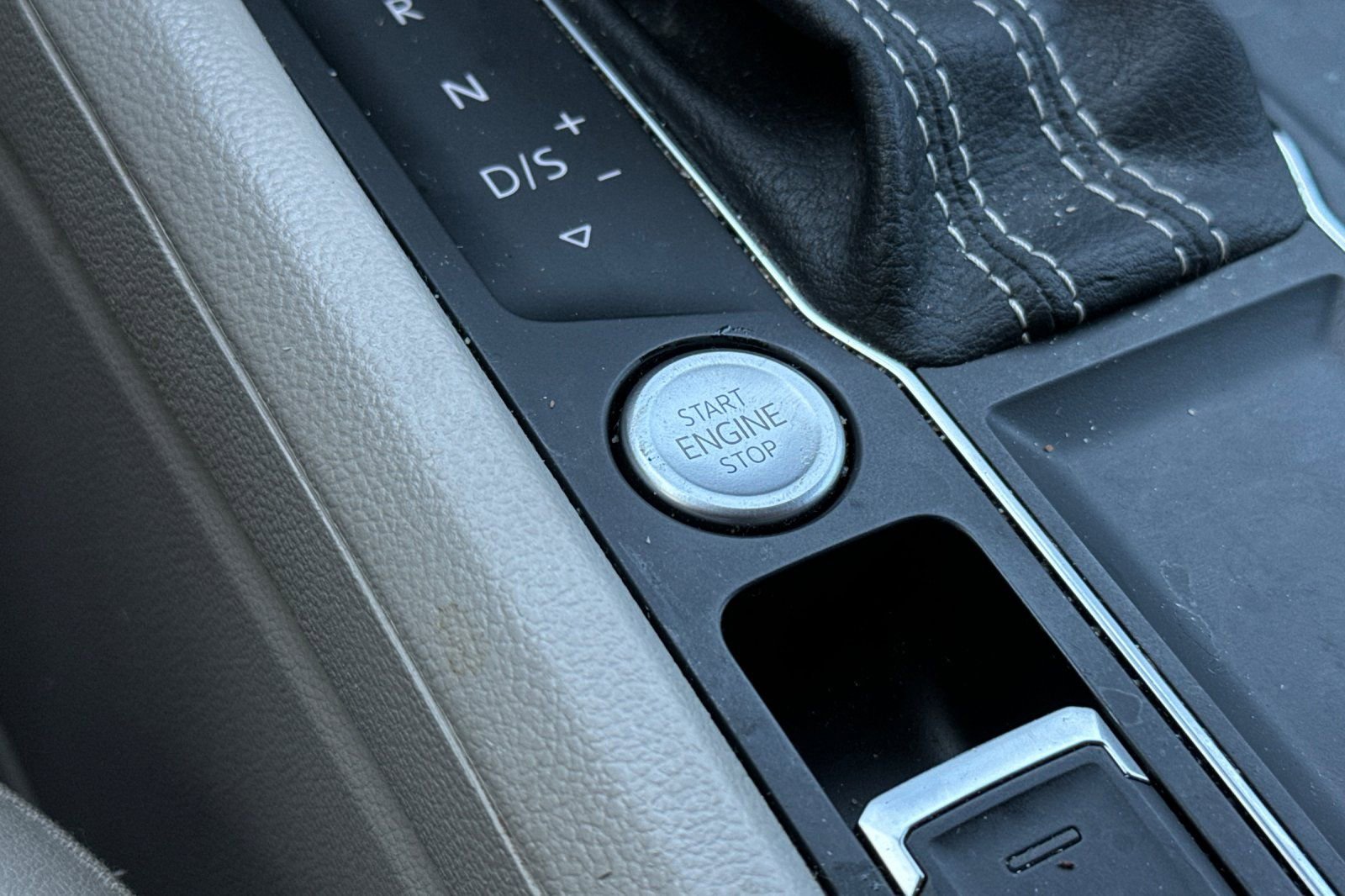 Used 2023 Volkswagen Atlas SE image 24