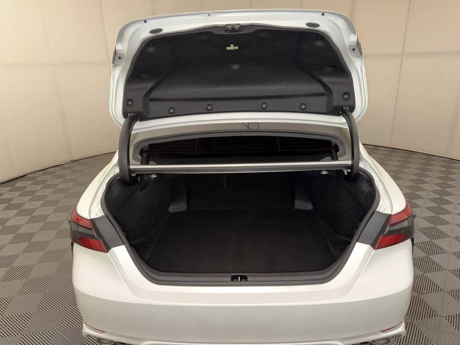 Used 2023 Toyota Camry XSE image 19