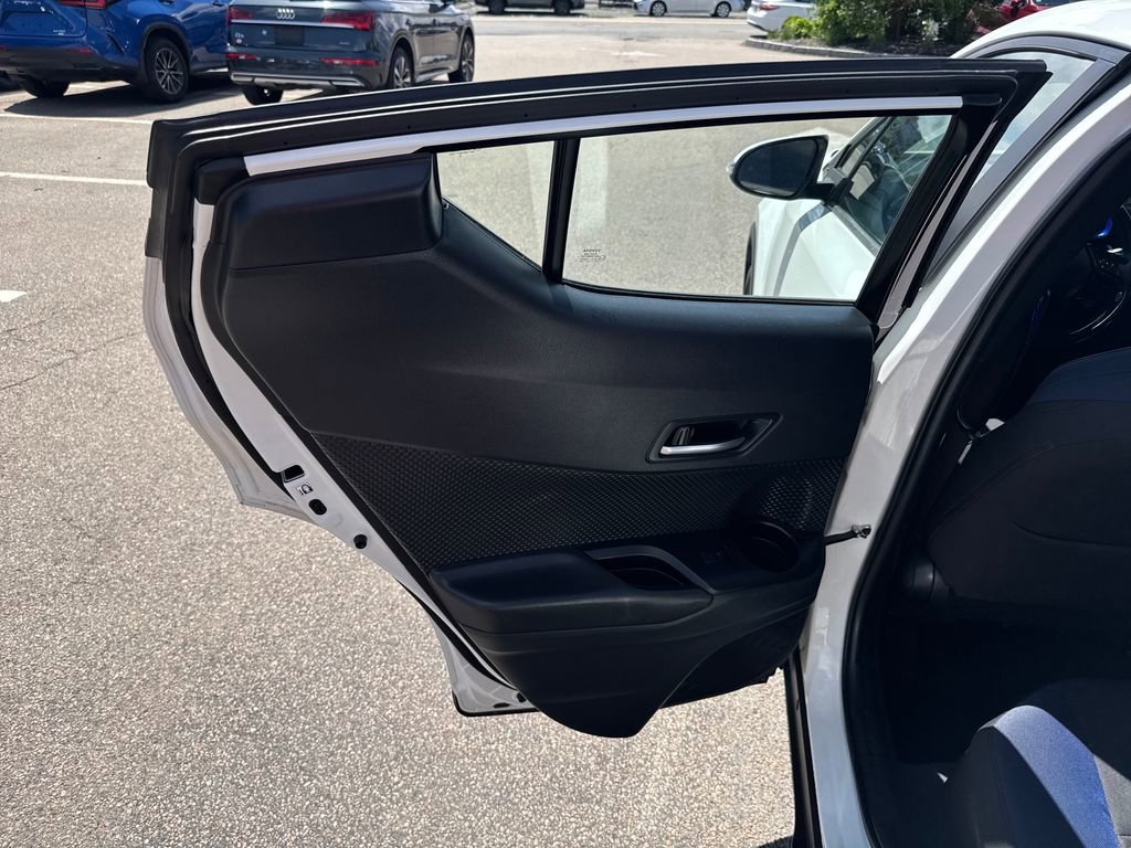 Used 2020 Toyota C-HR XLE FWD image 37