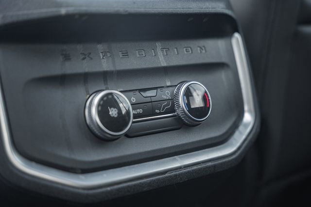 Used 2025 Ford Expedition Active image 47