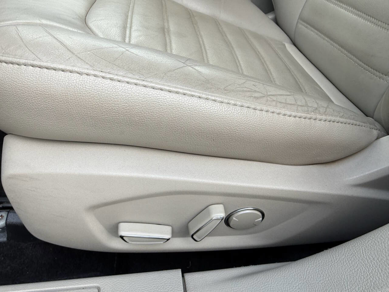 Used 2017 Ford Fusion Energi SE image 12