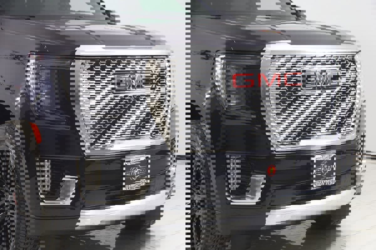 Used 2021 GMC Yukon Denali w/ Denali Premium Package image 39