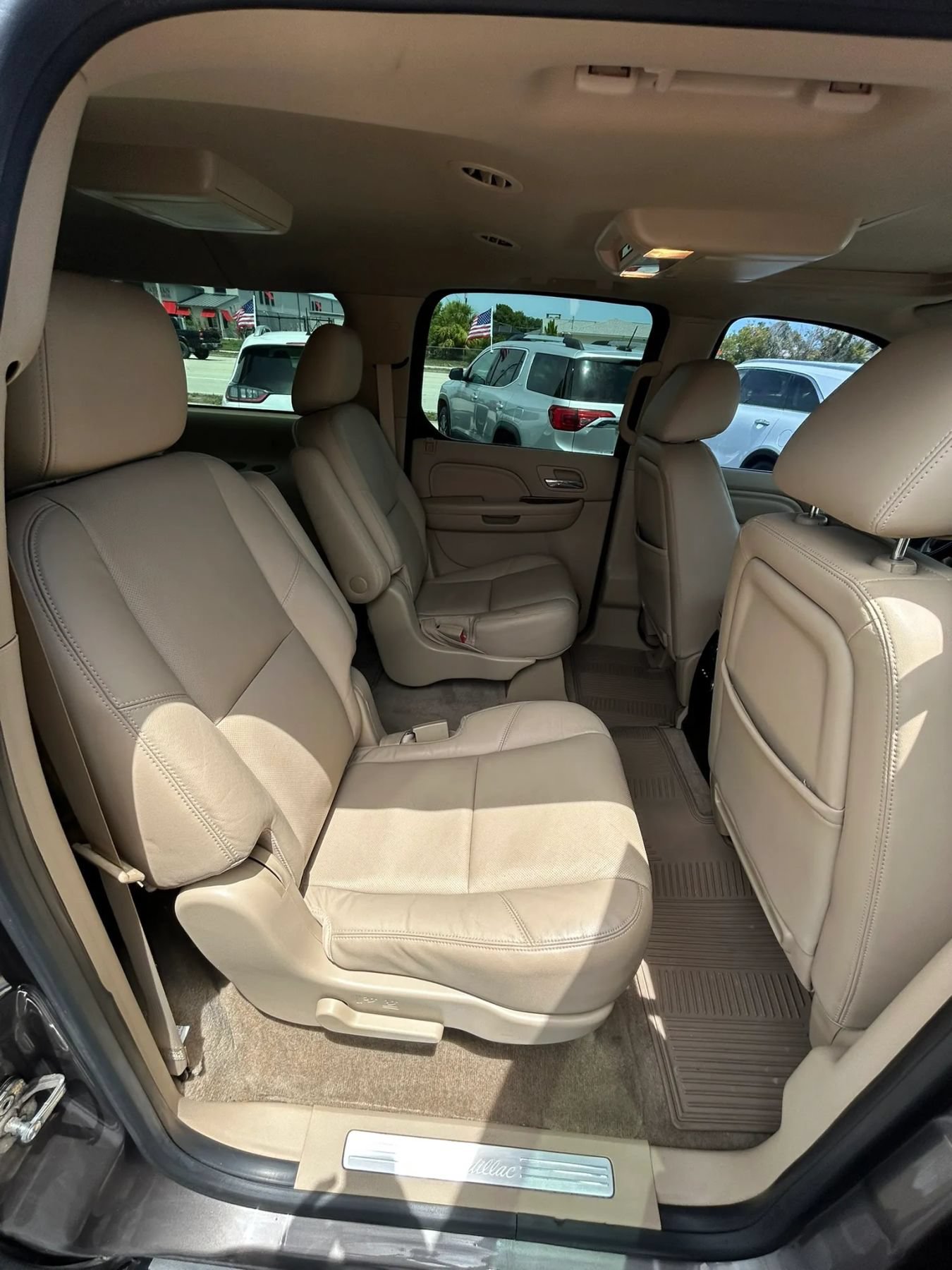 Used 2013 Cadillac Escalade ESV Luxury RWD image 18