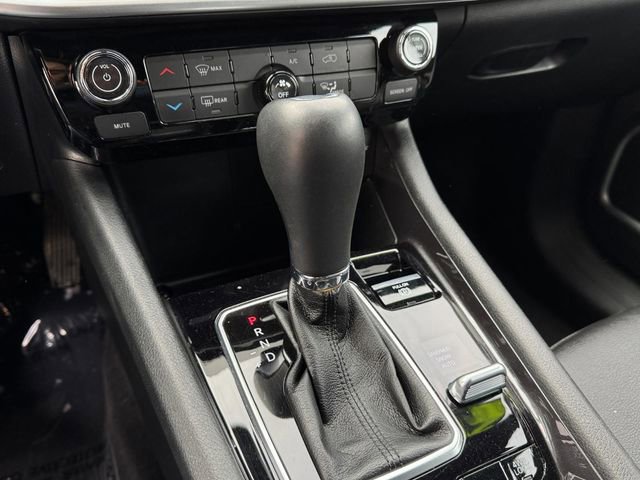 Used 2024 Jeep Compass Latitude w/ Altitude Special Edition image 18