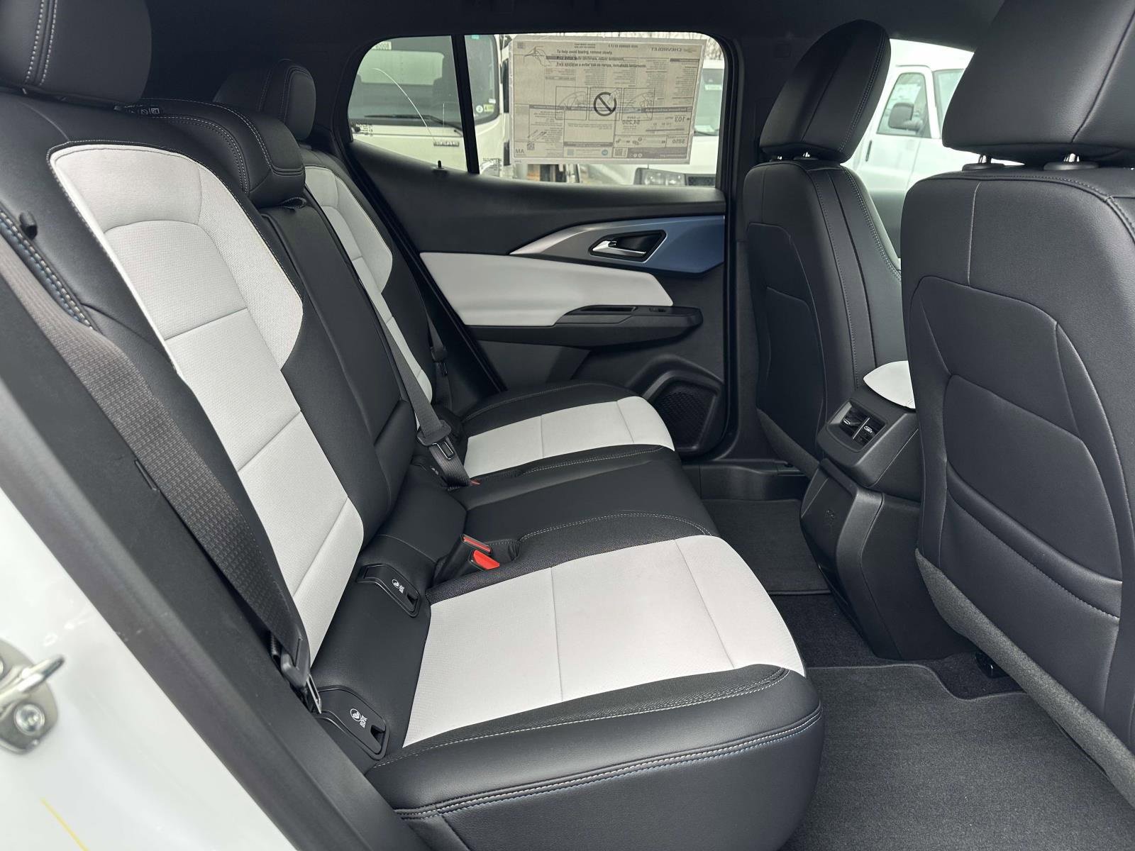 New 2026 Chevrolet Equinox EV LT image 24