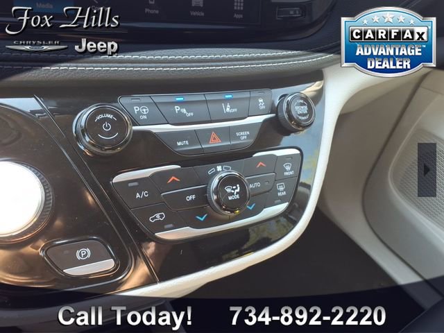 Used 2023 Chrysler Pacifica Touring-L FWD image 24