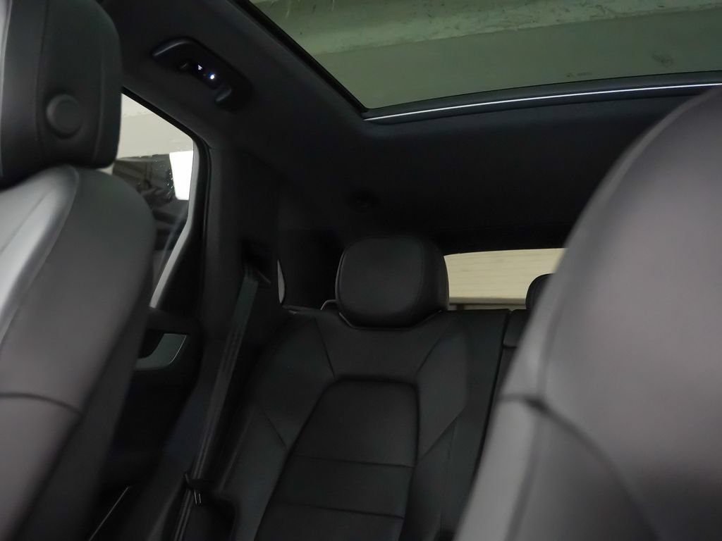 Certified 2026 Porsche Cayenne AWD/4WD image 34
