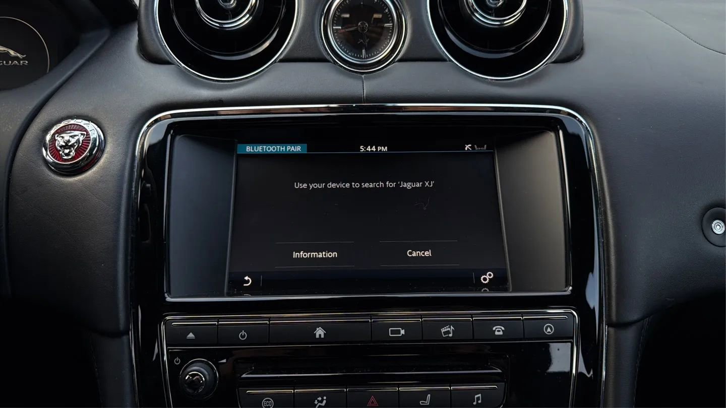Used 2016 Jaguar XJ L Portfolio RWD image 30