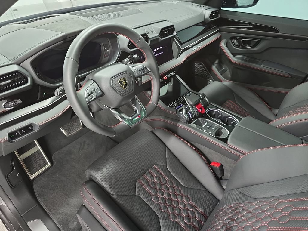 Used 2025 Lamborghini Urus SE AWD/4WD image 4