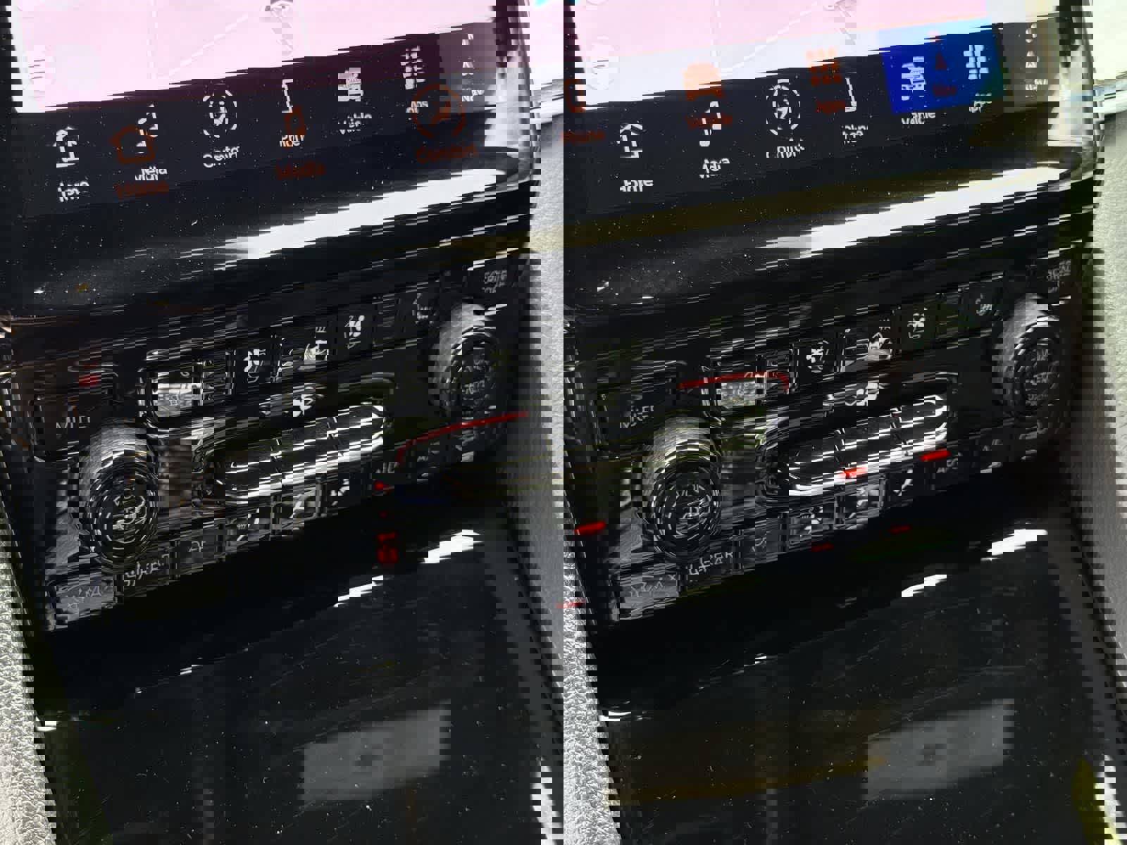 Used 2025 Jeep Grand Cherokee Trailhawk image 15