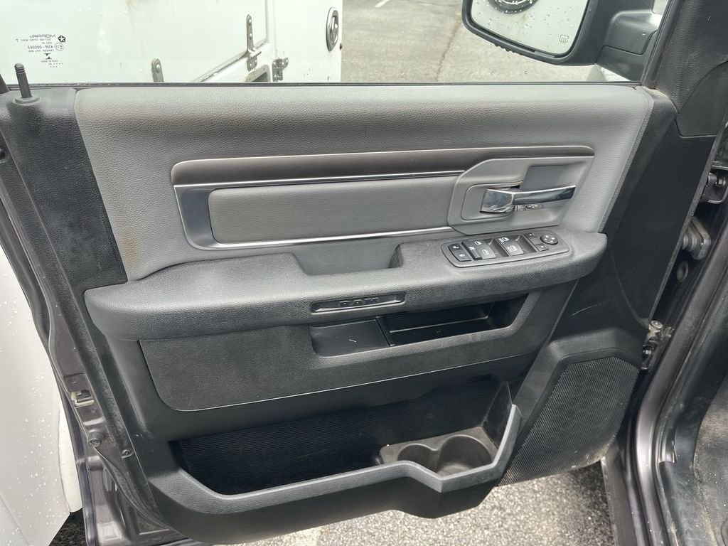 Used 2022 RAM 1500 Classic SLT image 4