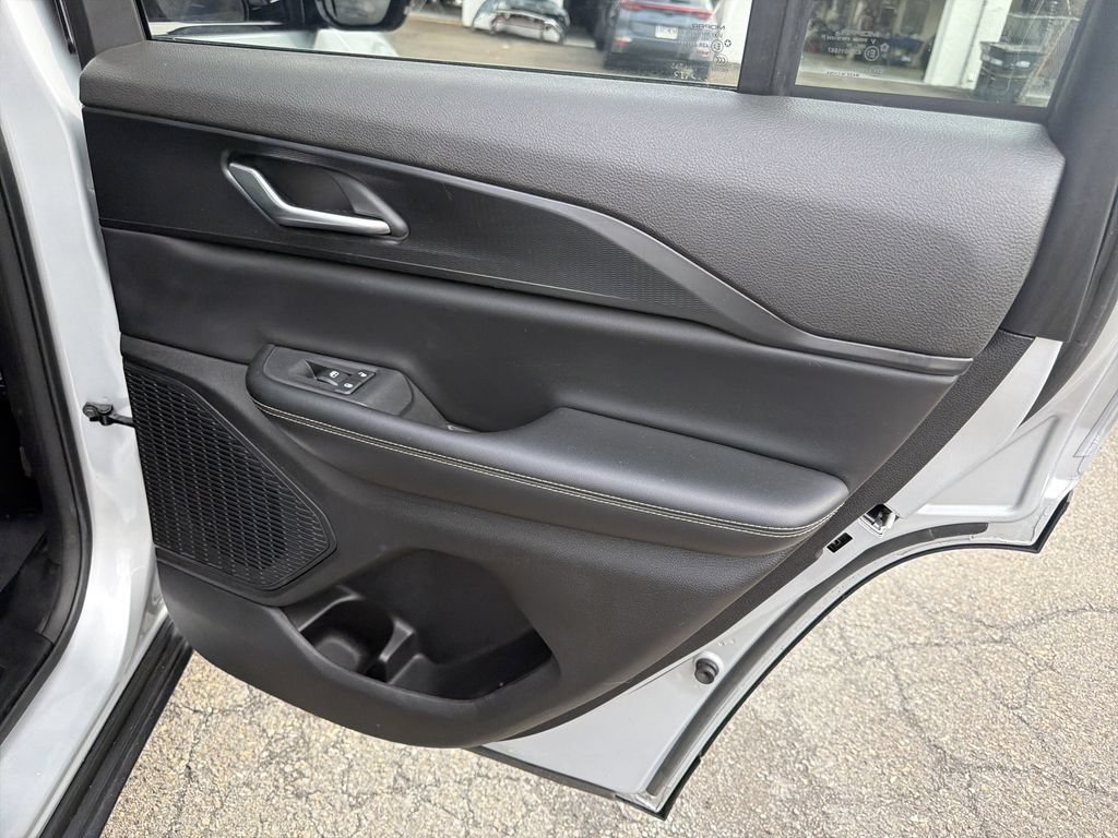 Used 2023 Jeep Grand Cherokee Altitude AWD/4WD image 16