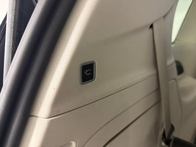 Used 2019 Chrysler Pacifica Limited w/ Tire & Wheel Group image 8